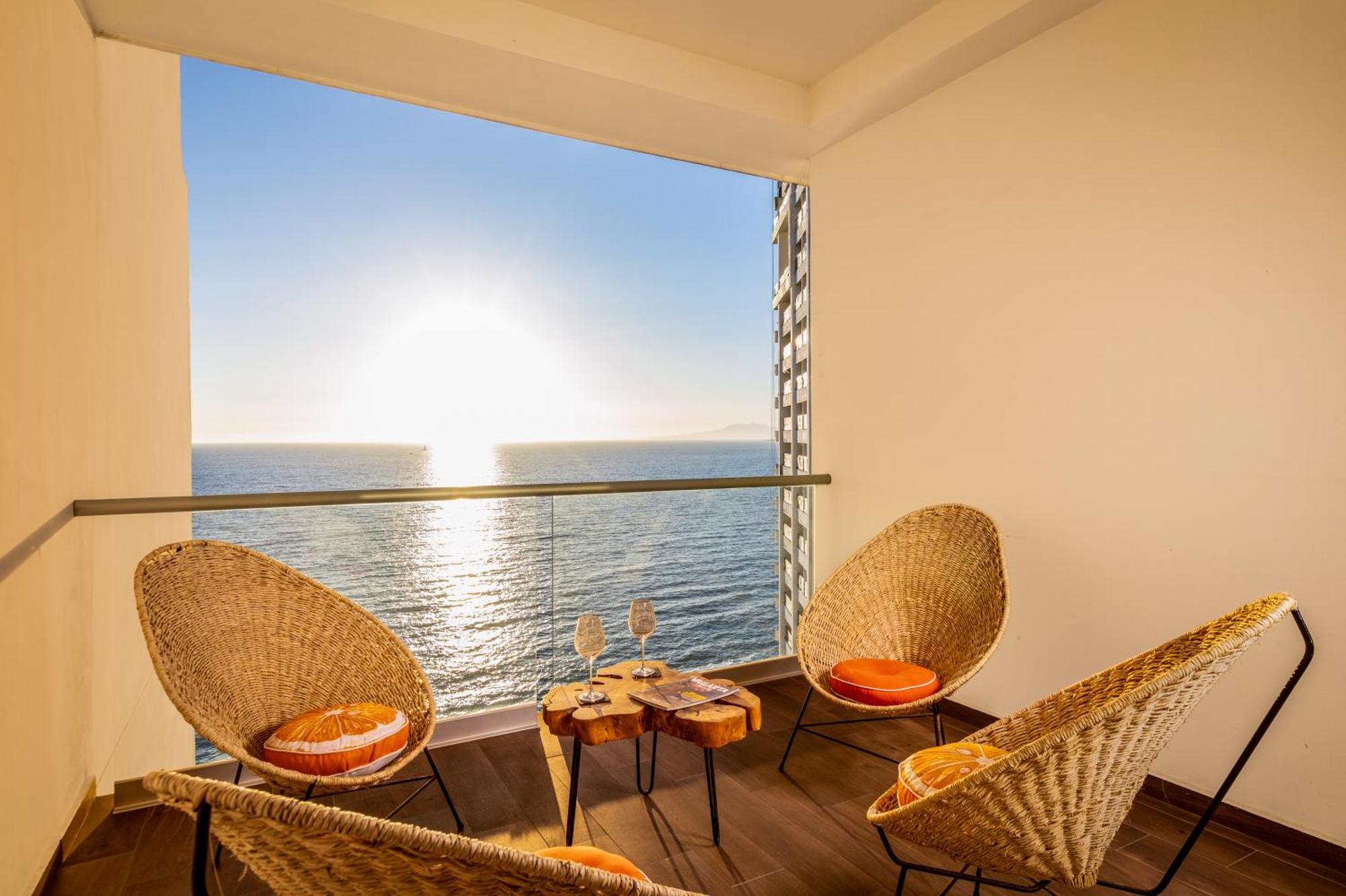 Harbor 13008A Artistic Beachfront Studio By Moikkarentals Puerto Vallarta Extérieur photo